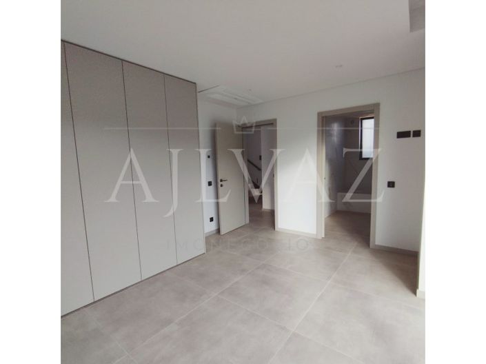 Image No.13-3 Bed House for sale