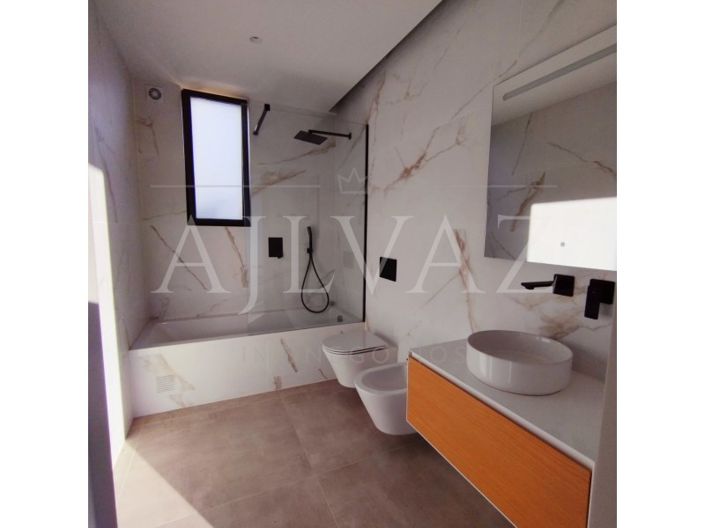 Image No.14-3 Bed House for sale