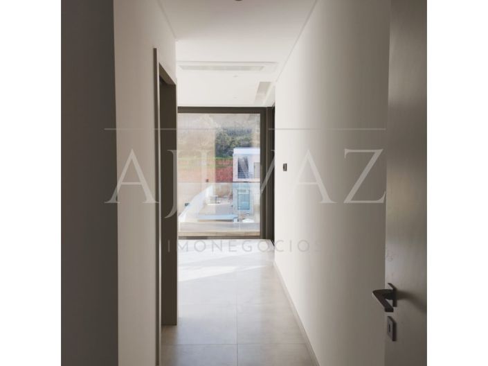 Image No.17-3 Bed House for sale