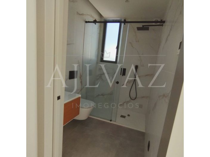 Image No.18-3 Bed House for sale