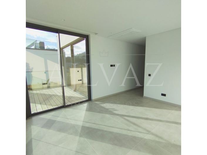 Image No.20-3 Bed House for sale