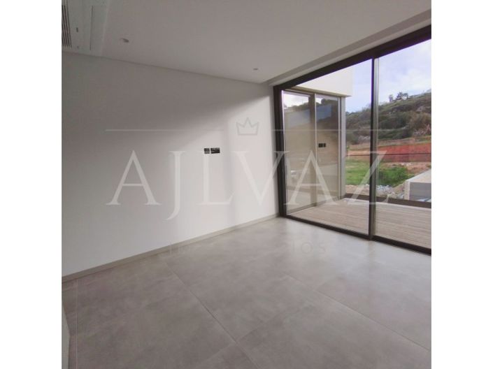 Image No.21-3 Bed House for sale