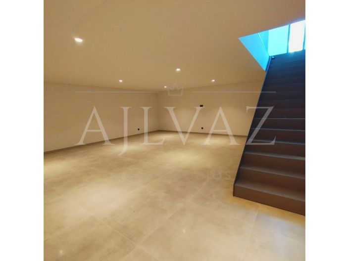 Image No.31-3 Bed House for sale