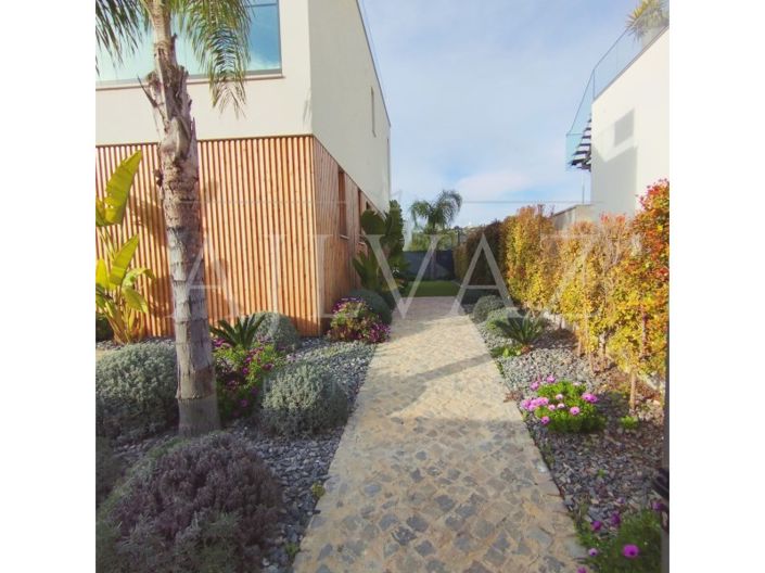 Image No.38-3 Bed House for sale