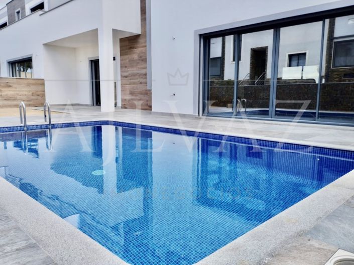 Image No.1-3 Bed House for sale