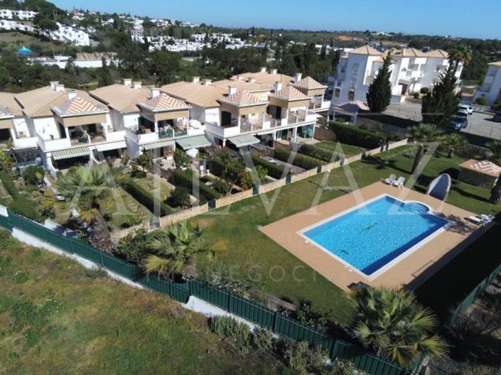 Image No.1-4 Bed House for sale