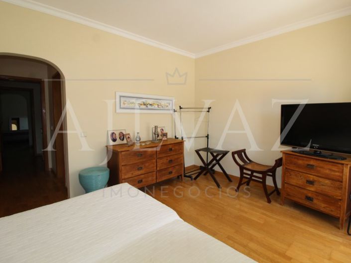 Image No.13-4 Bed House for sale