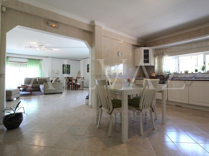 Image No.19-5 Bed House for sale