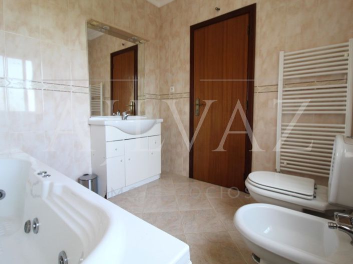 Image No.22-5 Bed House for sale
