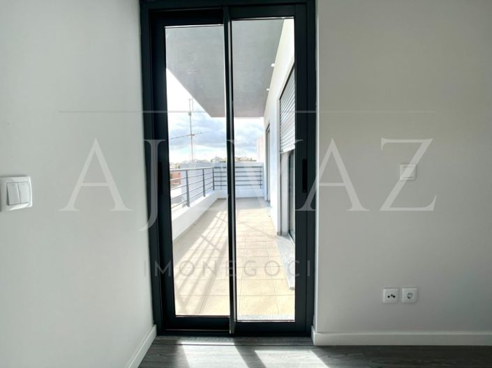 Image No.21-4 Bed Apartment for sale