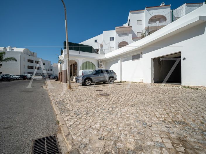 Image No.24-3 Bed Apartment for sale