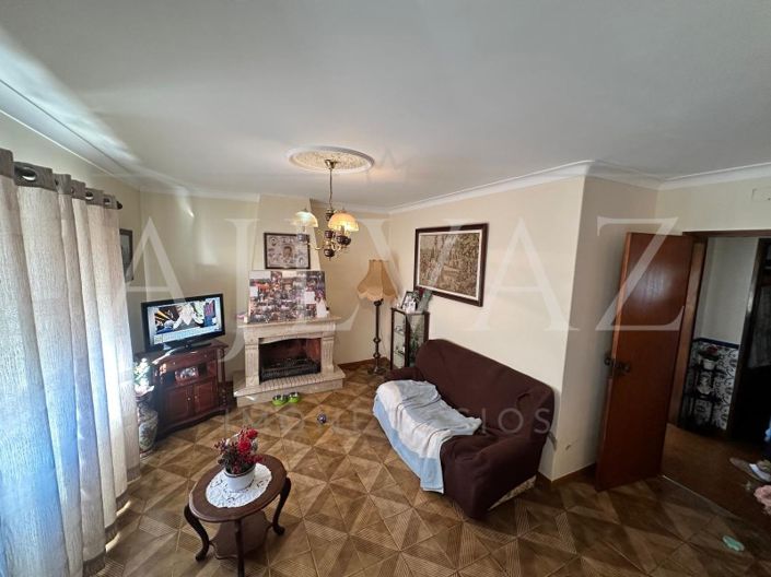 Image No.17-5 Bed House for sale