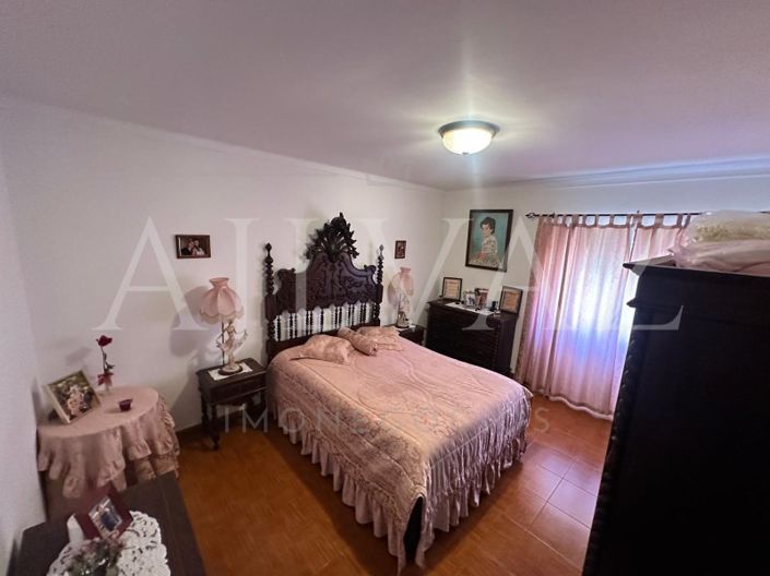 Image No.24-5 Bed House for sale