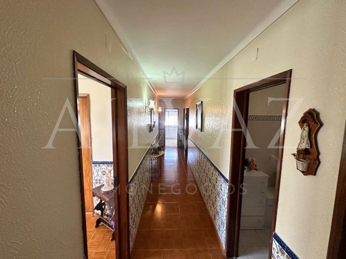 Image No.30-5 Bed House for sale