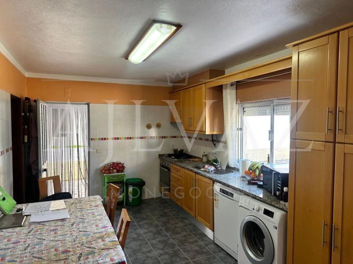 Image No.8-5 Bed House for sale