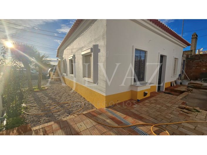 Image No.5-2 Bed House for sale