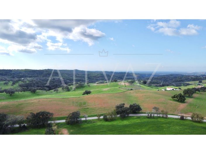 Image No.10-2 Bed Farmhouse for sale