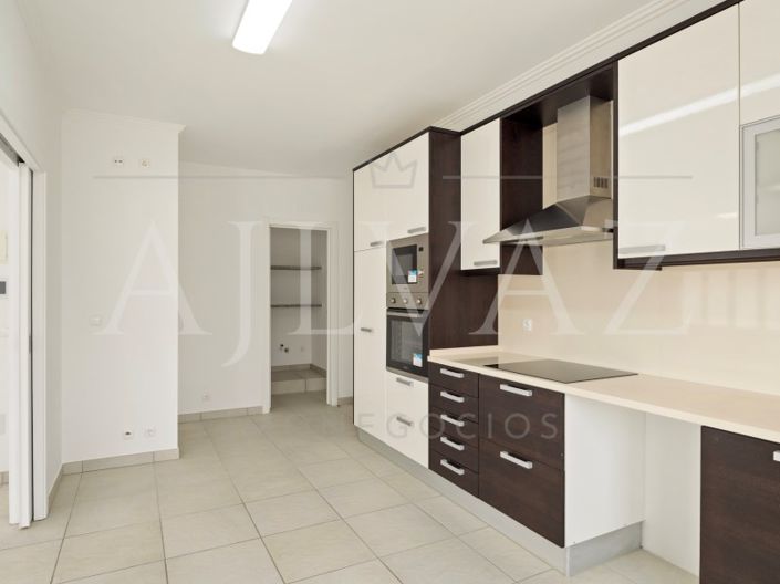 Image No.13-4 Bed House for sale