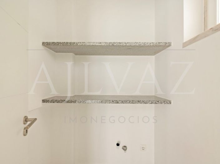 Image No.14-4 Bed House for sale