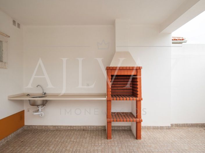 Image No.19-4 Bed House for sale