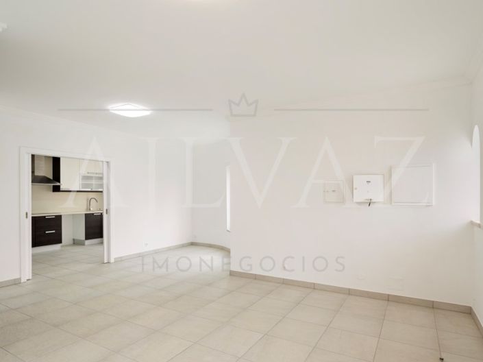 Image No.2-4 Bed House for sale