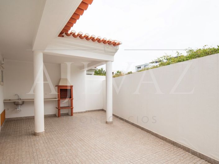 Image No.21-4 Bed House for sale