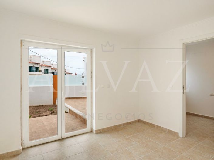 Image No.25-4 Bed House for sale