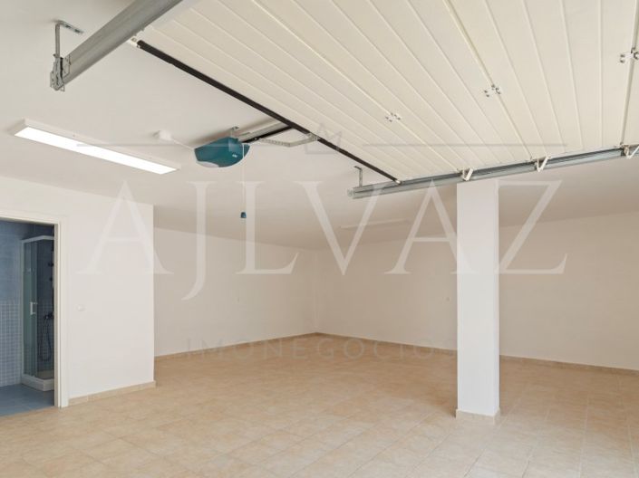 Image No.26-4 Bed House for sale