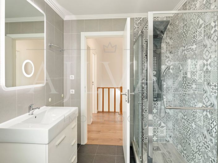 Image No.33-4 Bed House for sale