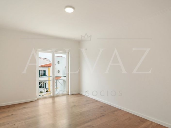 Image No.38-4 Bed House for sale