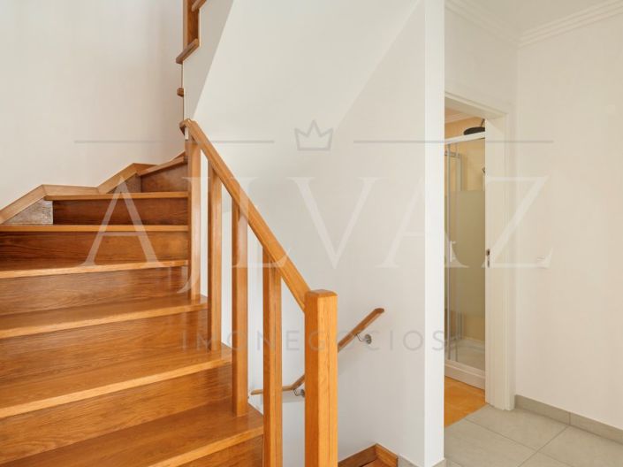 Image No.7-4 Bed House for sale