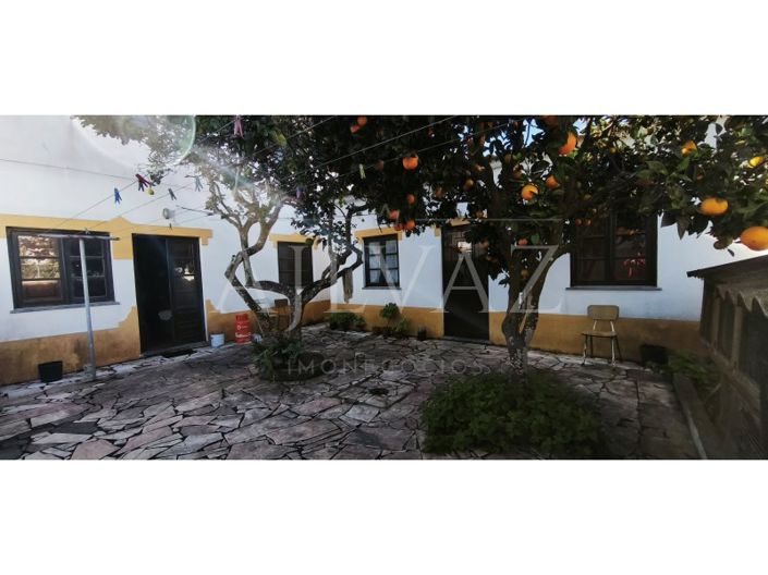 Image No.1-5 Bed House for sale