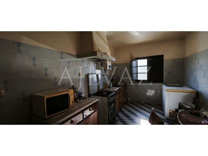 Image No.8-5 Bed House for sale