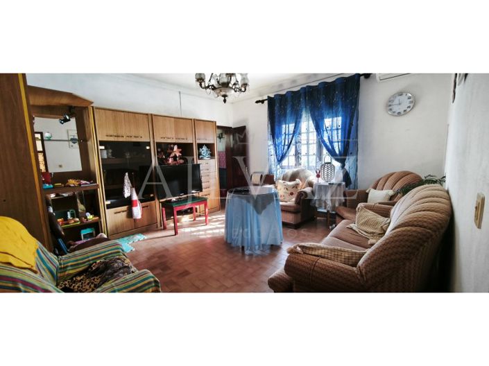 Image No.17-7 Bed House for sale