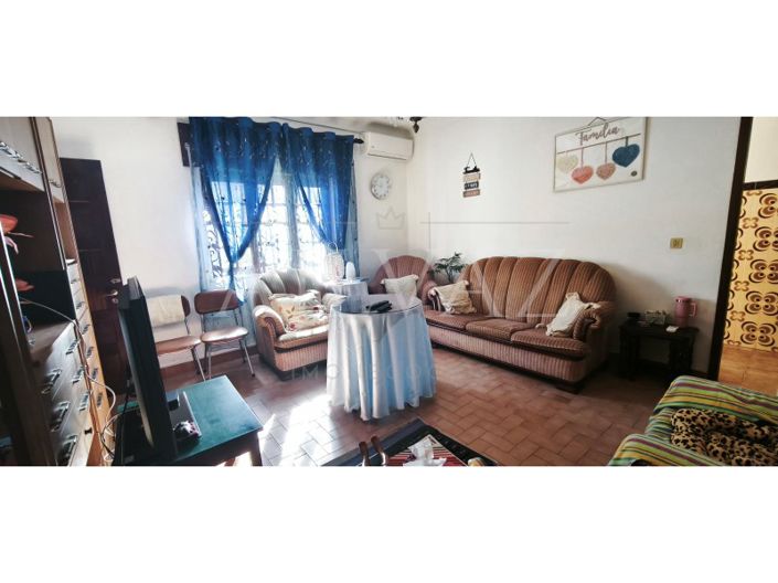 Image No.18-7 Bed House for sale