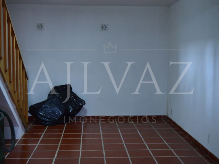 Image No.11-3 Bed House for sale