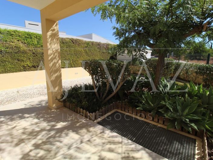 Image No.10-3 Bed House for sale