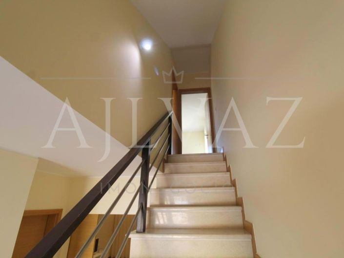 Image No.13-3 Bed House for sale