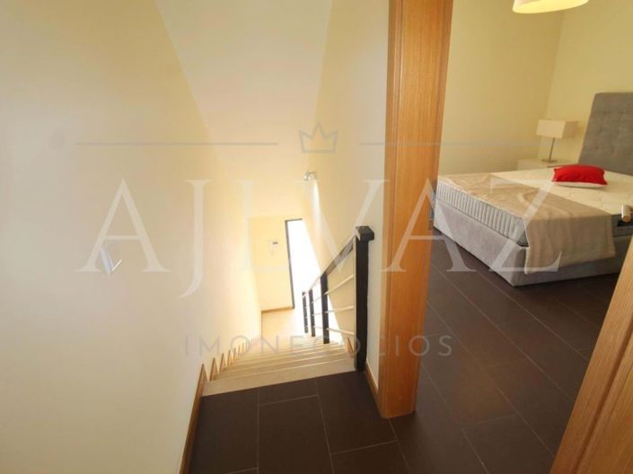 Image No.20-3 Bed House for sale