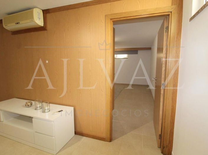 Image No.36-3 Bed House for sale