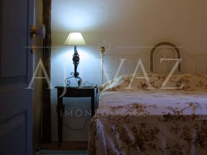 Image No.56-12 Bed House for sale