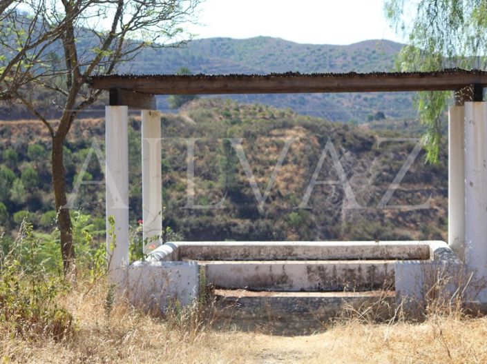 Image No.3-14 Bed Farmhouse for sale