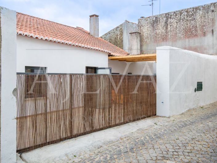 Image No.1-4 Bed House for sale