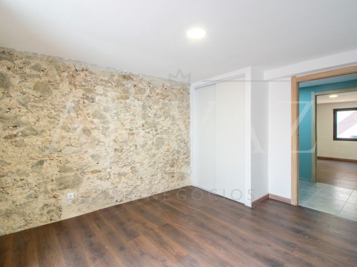 Image No.17-4 Bed House for sale