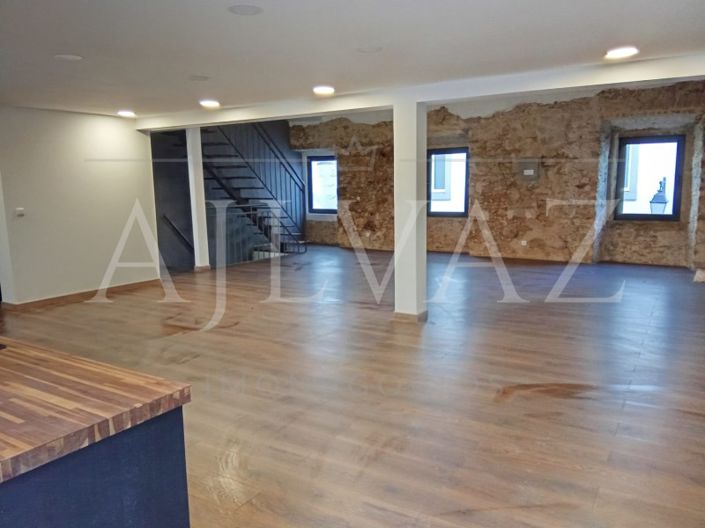 Image No.8-4 Bed House for sale