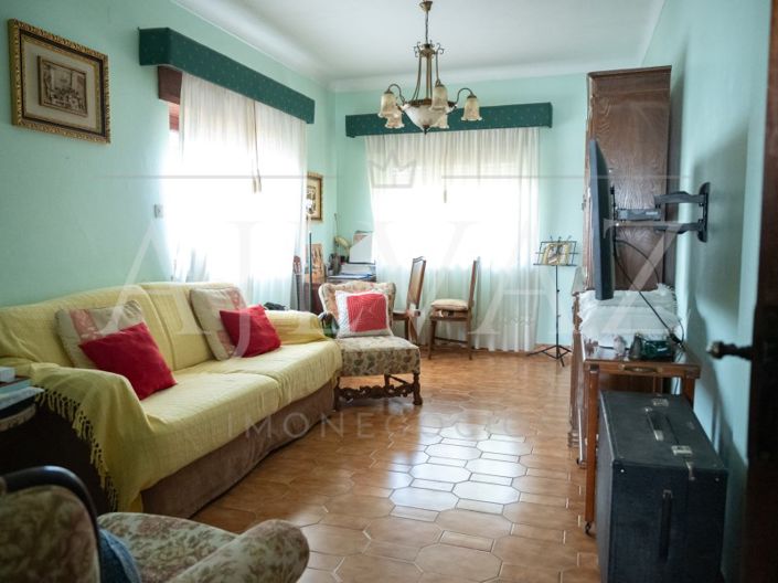 Image No.18-12 Bed House for sale