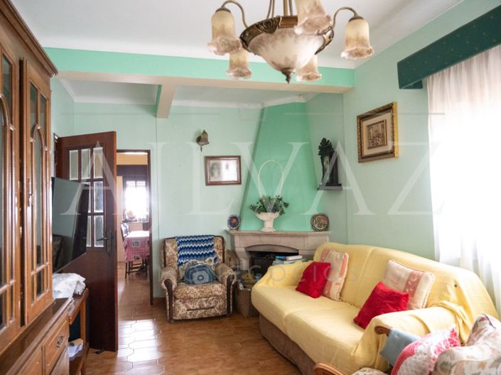 Image No.19-12 Bed House for sale