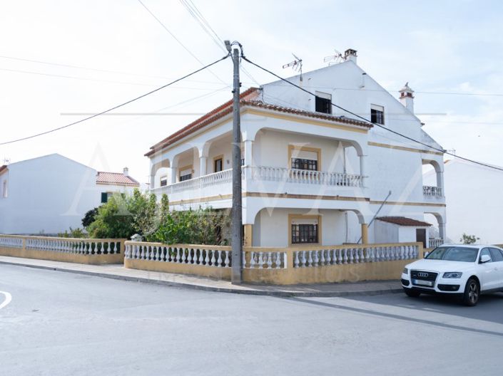 Image No.2-12 Bed House for sale