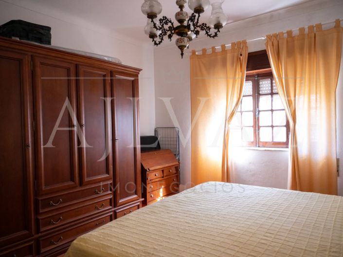 Image No.28-12 Bed House for sale
