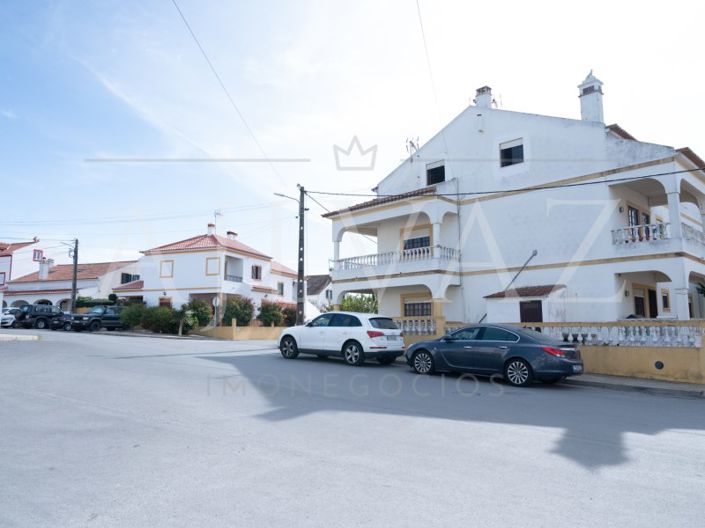 Image No.3-12 Bed House for sale